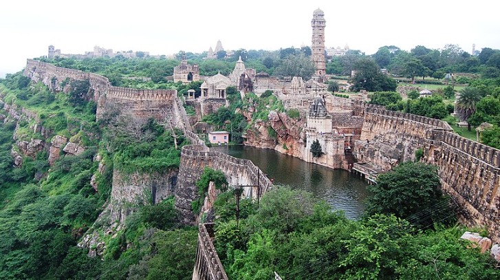 Chittorgarh fort history: भारत के सबसे विशाल चित्तौड़गढ़ के किला के बारे में यहां जानिए