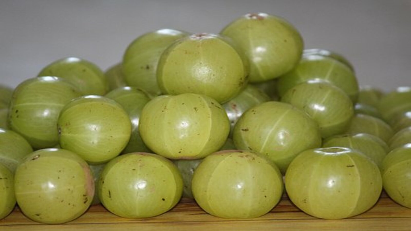 Amla Juice Benefits: आंवला जूस पीने का सही समय, फायदे और नुकसान (Image Source: Pixabay)